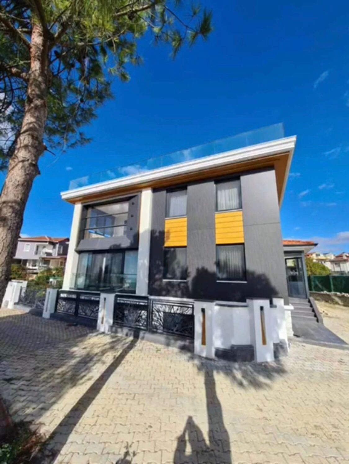 Villa For Sale In Beylikduzu / Gurpinar Street