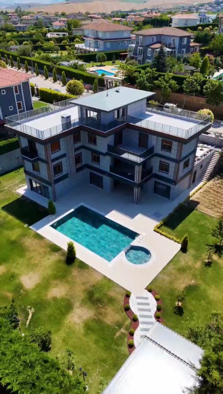 Villa for Sale In Büyükçekmece 2+8