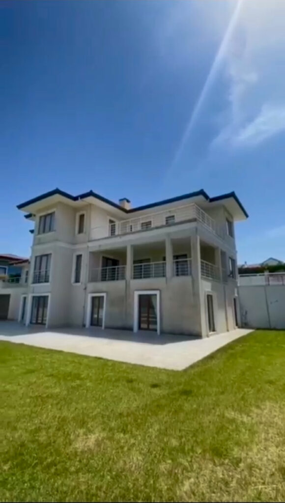 Villa For Sale In Istanbul / Büyükçekmece