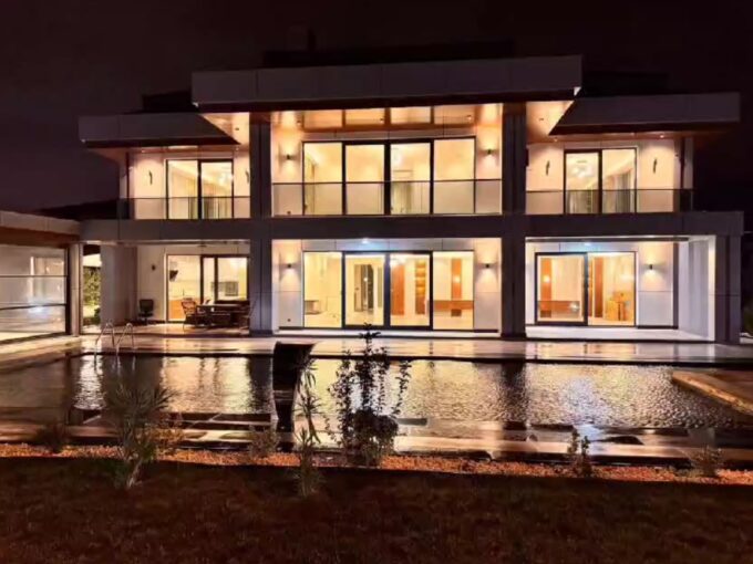 Villa For Sale in Istanbul / Buyukcekmece